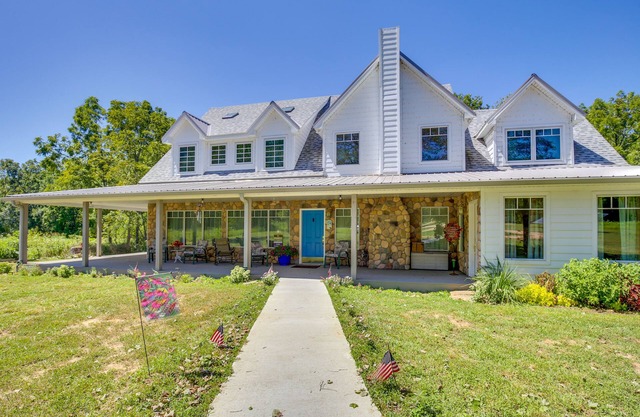 Spacious & Secluded Shook Home w/ Private Hot Tub!