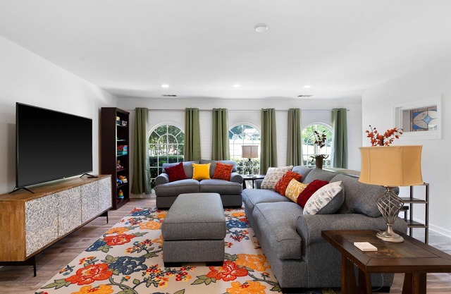 Spacious Spanish-style Ranch Convenient to ATL