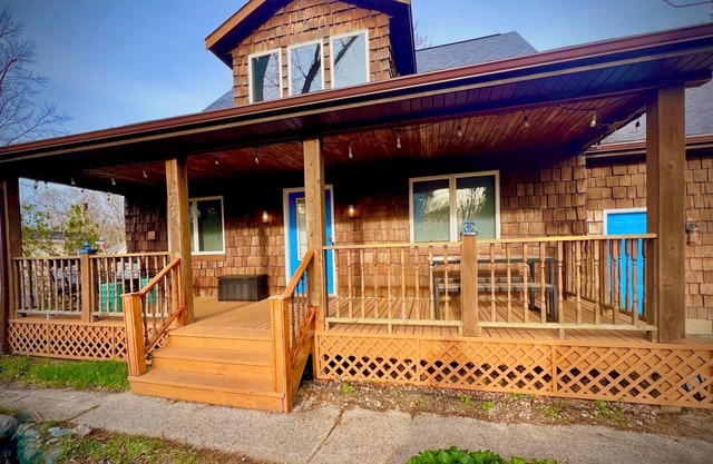 Spring Lake Haven - Spacious - Steps to the Beach - Sleeps 8, Pets Welcome