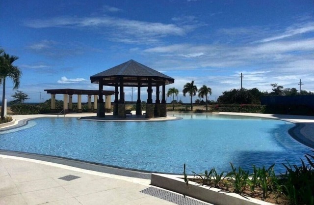 Spacious Studio Unit With Balcony and Seaview