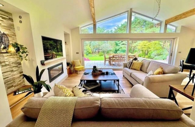 Relaxing Hideaway: Forest & Coast (10 Guests)