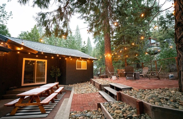 Spacious, Stylish Cabin by Dodge Ridge & SnowPark!