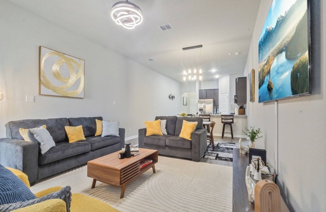 Spacious & Stylish 3BR Retreat with 2 Full Baths – Your Perfect Getaway!