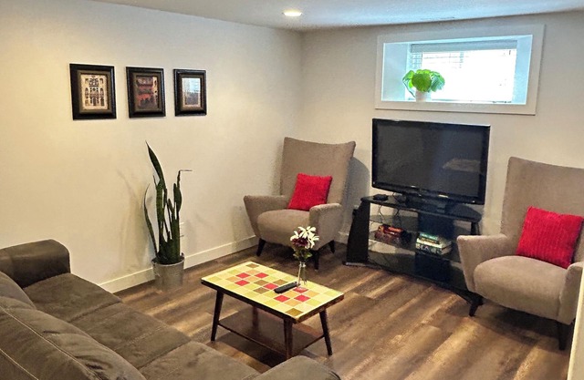 Spacious Suite in Central Location