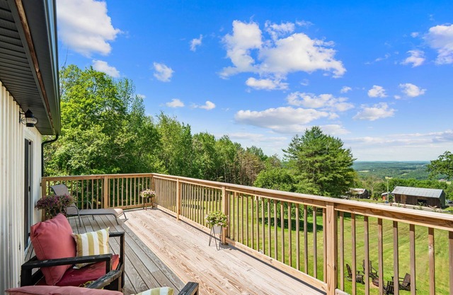 Family Escape: Games, Hot Tub, Campfires, Hiking and Stunning Mountain Views!
