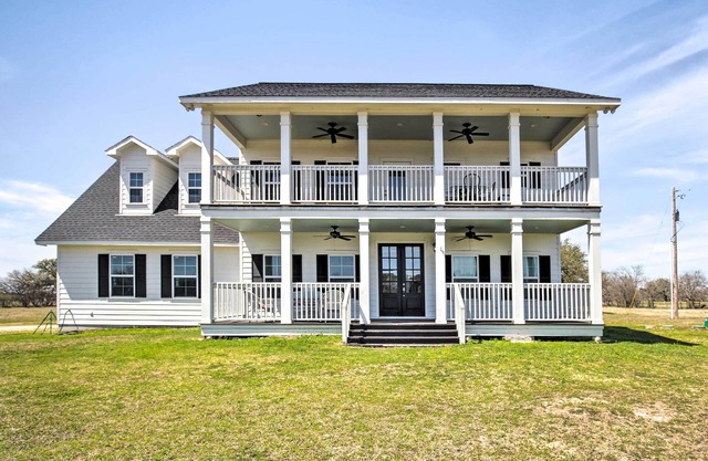 Spacious Texas Getaway w/ Fire Pit & Pond!