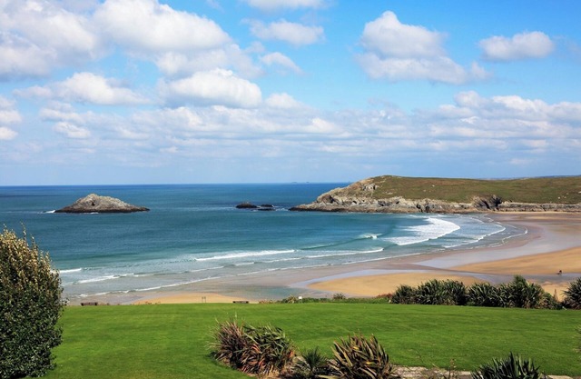 Spacious Three-Story House | Two Large Sea View Balconies | Sleeps 8+