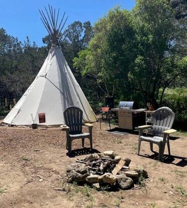 Spacious Tipi with Outdoor BBQ and Fire Pit in Texas