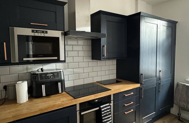 Spacious townhouse can sleep up to 7 guests, and a stones throw from the beach!