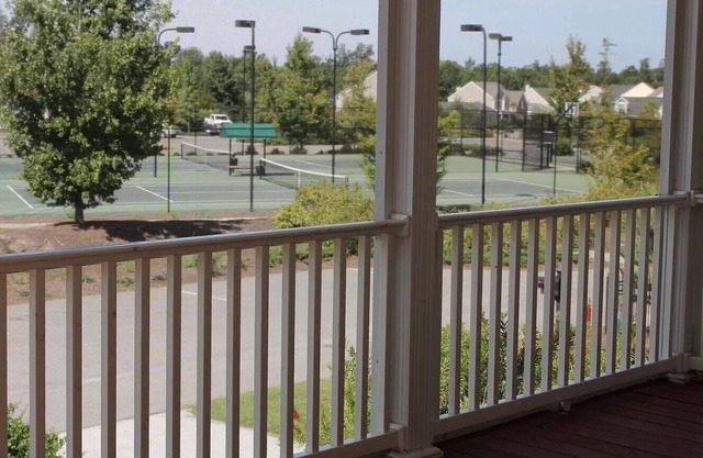 Spacious Townhouse in Bluffton Overlooking Lake.