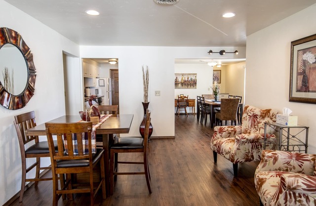 Spacious Townhouse - 1 mile from Lambeau