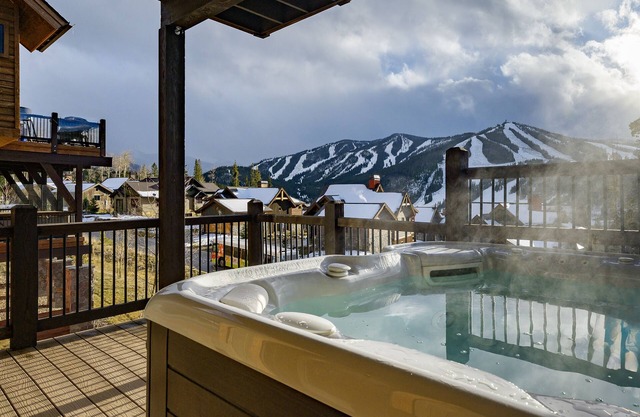 The Summit Lodge: Views, Hot Tub & Bike Trails