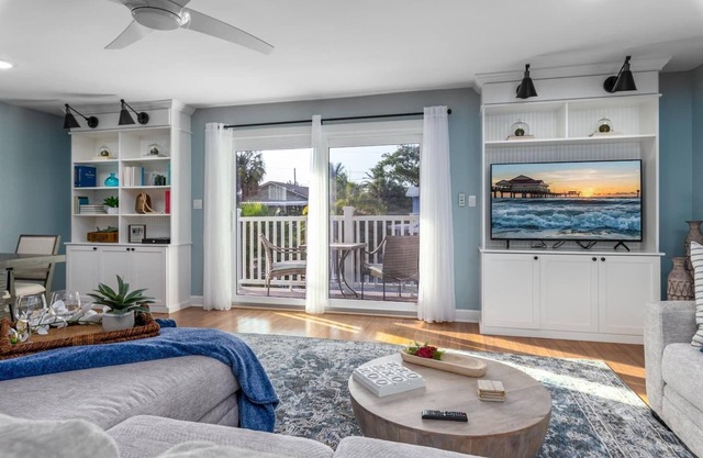 Spacious Treasure Island House With Heated Pool Located Only 2 Minutes From The Beach