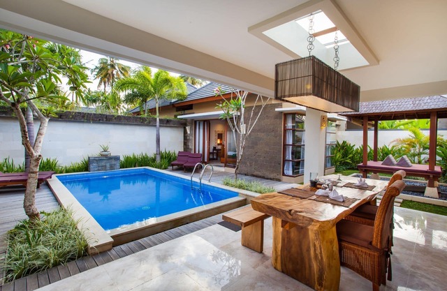 Spacieuse villa de luxe de deux chambres à Jimbaran avec une piscine privée