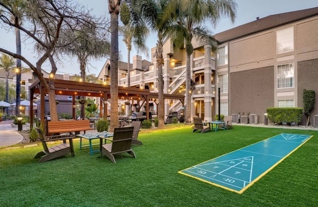 Family Fun at California's Great America Theme Park! 2BR Suite w/ FREE Breakfast