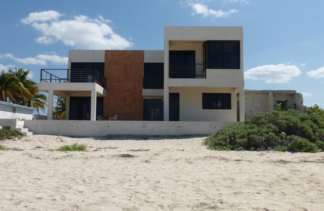 Spacieuse maison de deux étages sur le golfe du Mexique, près de Merida