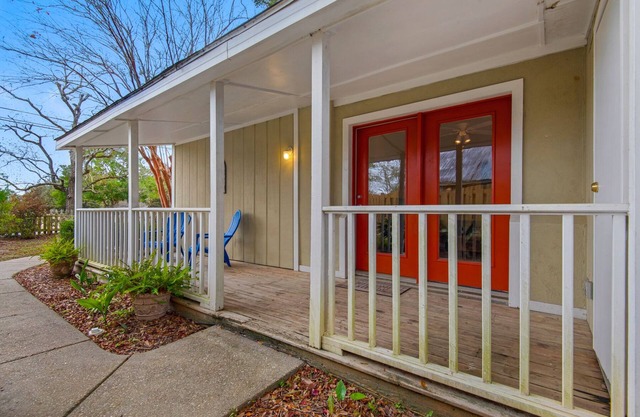 Spacious One Bedroom Downtown Fairhope Apartment