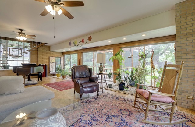 Spacious & Updated Farmhouse in Yellow Springs