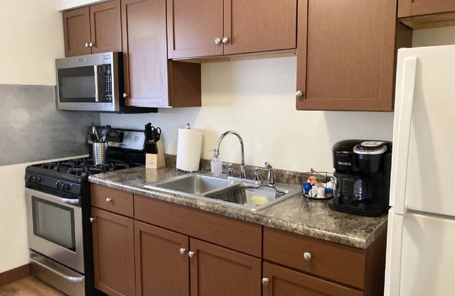 Spacious Updated 1 Bedroom Apartment