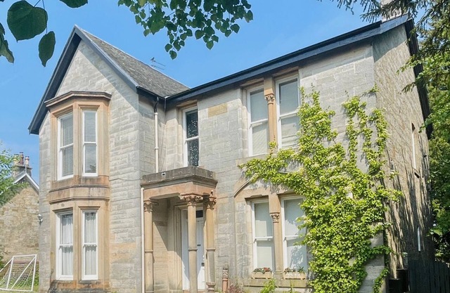 Spacieux Upper Villa Apartment près de Glasgow, près de Marr Hall et Ingliston