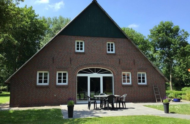 Spacious vacation apartment (80 m²) in a country house on the Jade Bay North Sea