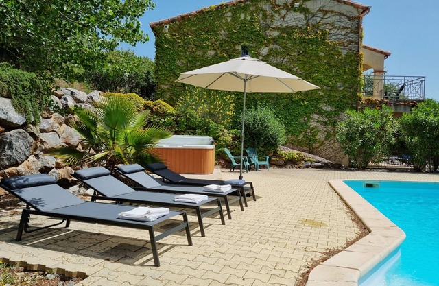 Villa spacieuse avec piscine privée à Caunes