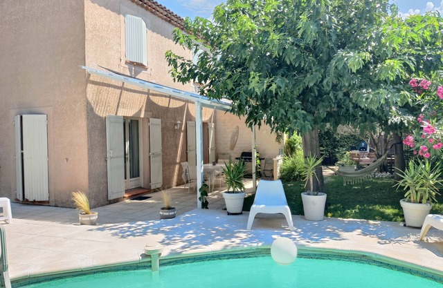 Villa spacieuse avec piscine et jardin