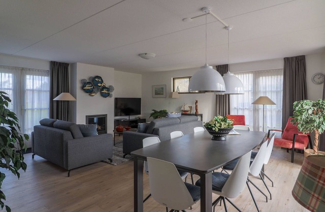 Villa spacieuse dans un parc de vacances à Makkum