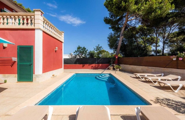 Villa Malena, vue sur mer et montagnes, Wi-Fi, balcon, terrasse, jardin, piscine, parking
