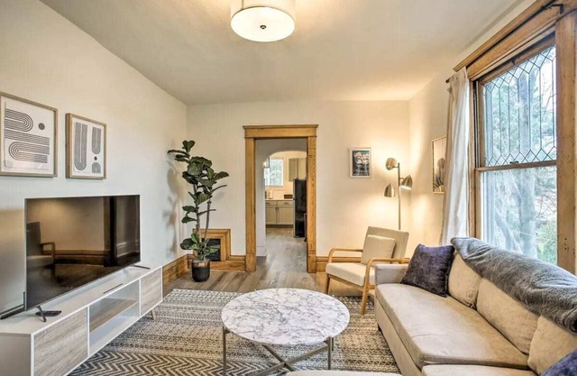 Spacious Villa-Triplex in Kendall Yards - Sleeps 16!