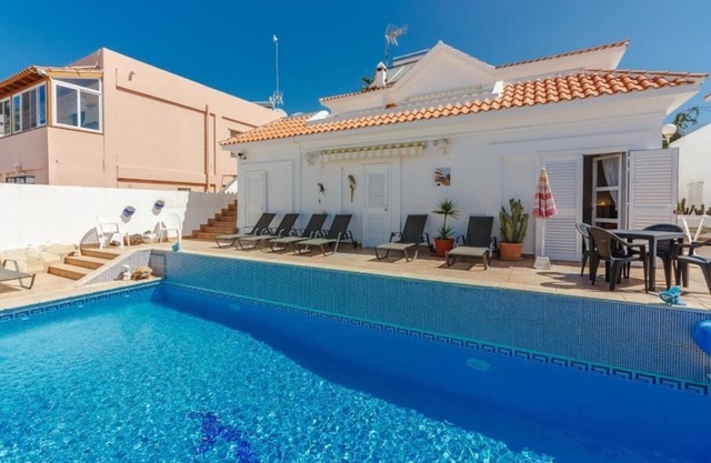Villa spacieuse avec piscine