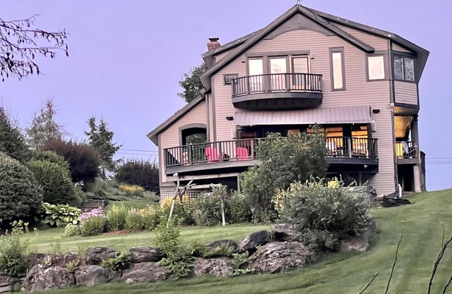 Spacious Villa with Beautiful Views and Great Energy!!!