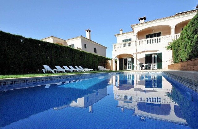 Nouvelle villa spacieuse près de la plage