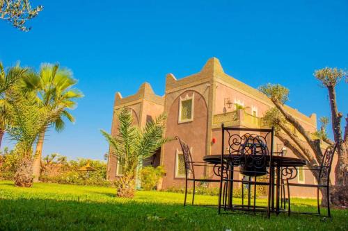 Spacious villa with pool in Marrakech 448 m² mountain view