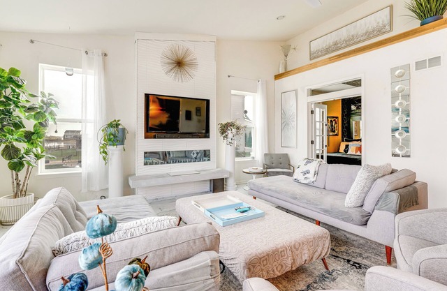 Spacious Waterfront Yorkville Getaway w/ Yard