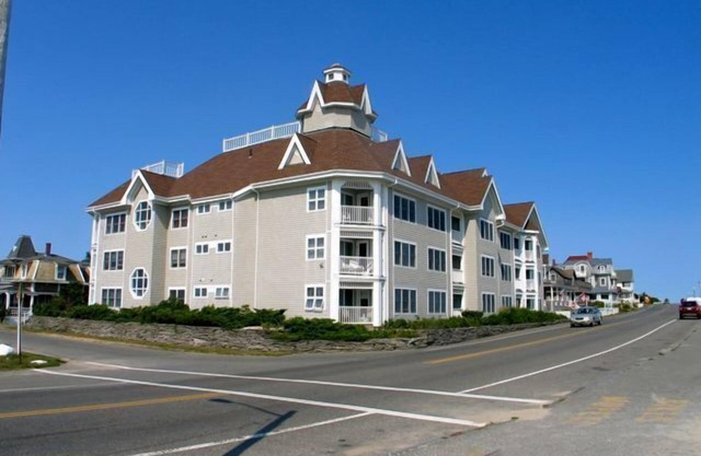 Condo Waterview spacieux - à quelques pas de la plage, juste en face!