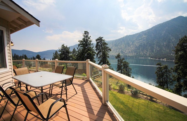 Maison spacieuse acceptant les chiens avec vue sur le lac, terrasse enveloppante et bain à remous