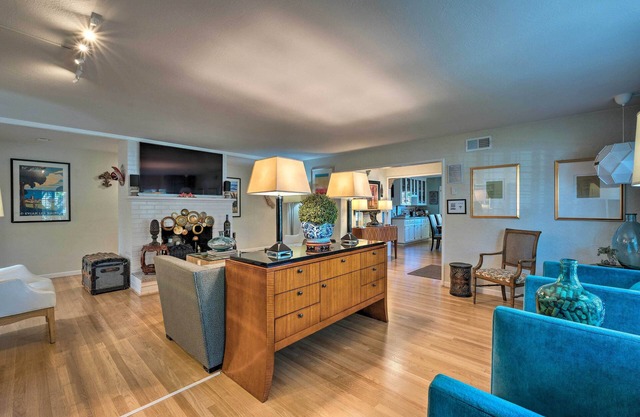 Downtown Lodi Luxury Home 1 Mile du lac Lodi!