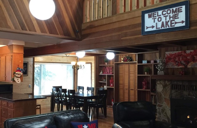 Récemment rénové spacieuse cabane en bois, à côté du parcours de golf, rivière, sentiers