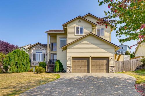 Spacious Yard and Deck Home 8 Mi to Puget Sound!