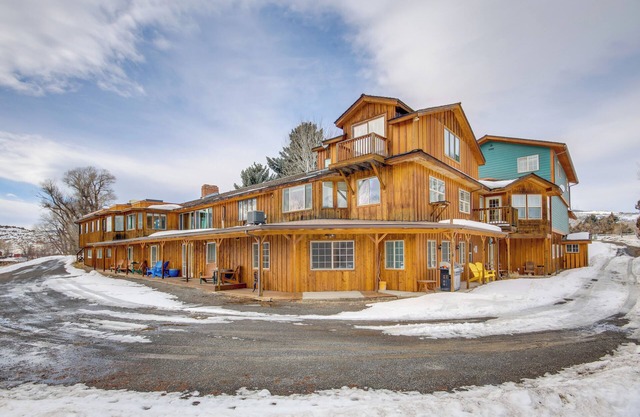 Spacious Yellowstone River Retreat w/ Trails!