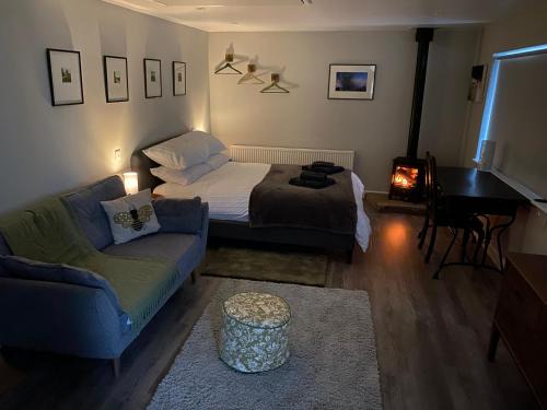 SPALDING - Self Contained Studio Double - An extra single bed can be provided