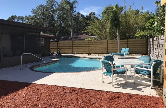 Maison propre et étincelante près de la rivière Manatee et de la région de Warners Bayou NW Bradenton
