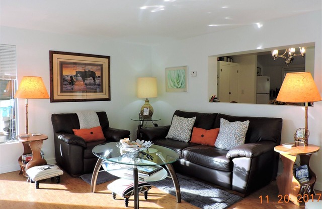 Étincelant de propreté, plan d'étage ouvert, cheminée, Lanai, 1. 25 acres et 1. 6 mi. > Carré