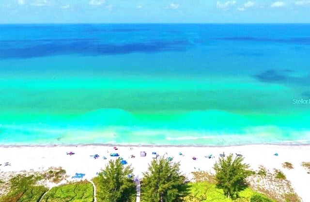 Spectacular 5-star Condo. Walk to beach & restaurants. Just remodeled.