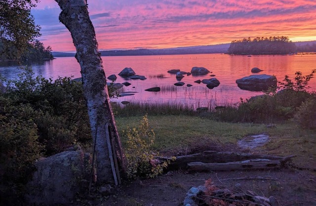 Grande Moose Lake Cottage dans un calme Cove, progressive Sandy Beach, pêche, couchers de soleil
