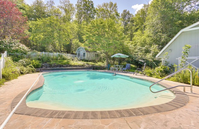Sparrow Bush Retreat w/ Pool & Screened Porch