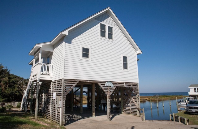 Profitez de ce magnifique chalet de location niché au son de Buxton, une belle vue sur le Pamlico Sound est tout simplement relaxante!