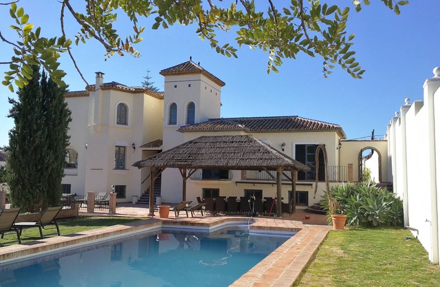 Spacieuse villa de 5 chambres, récemment rénovée, près des plages et de Puerto Banus