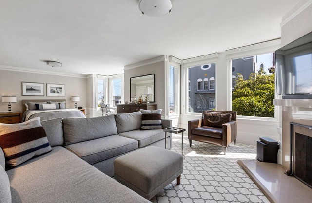 BONS AVIS !!! Russian Hill Luxury Apartment